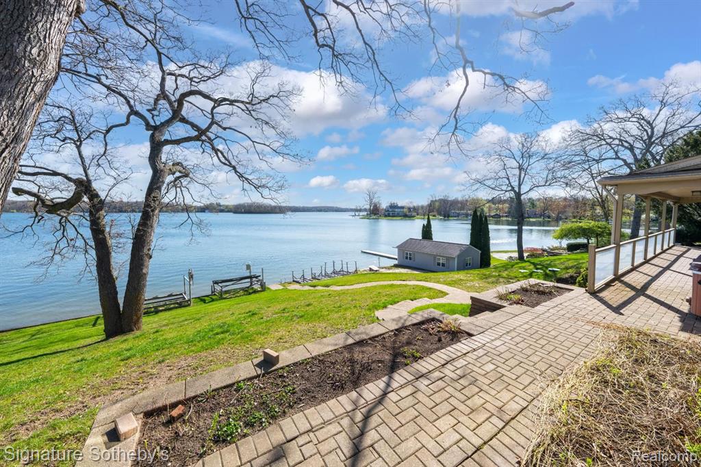 2224 LAKE ANGELUS Shores, Lake Angelus, MI 48326 — Photo 2