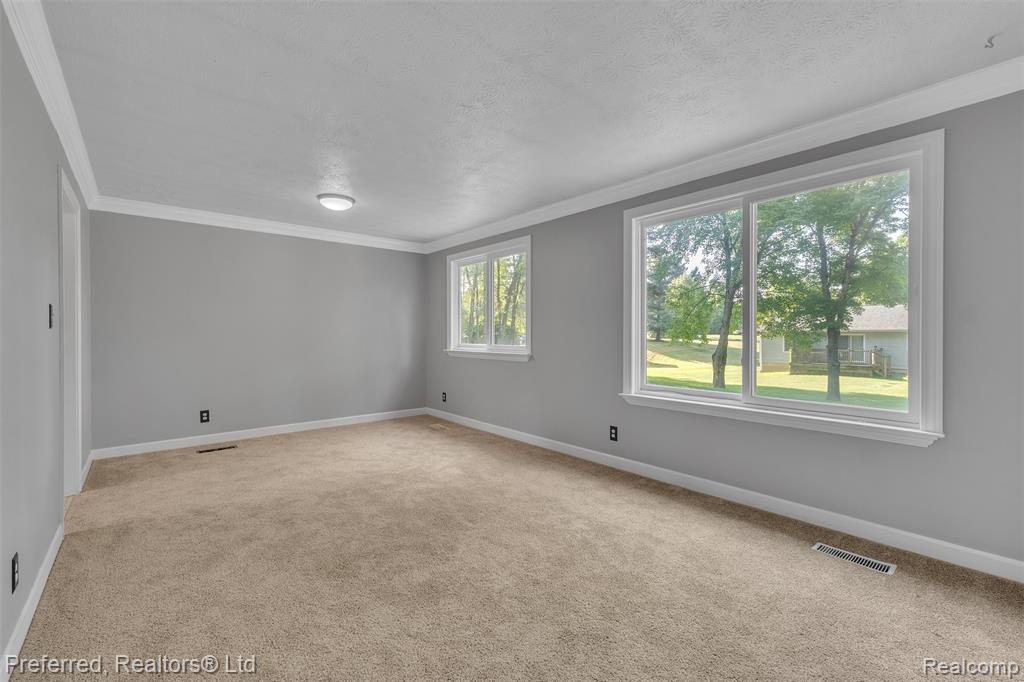 9366 Wild Oaks Circle, South Lyon, MI 48178 — Photo 19