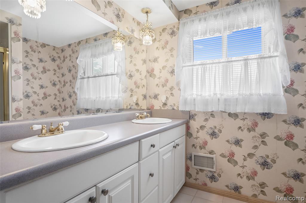 822 Keaton Drive, Troy, MI 48098 — Photo 17