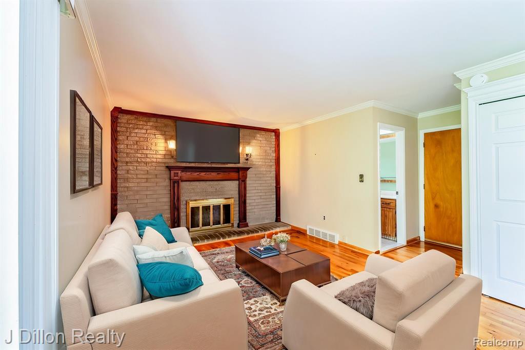 9121 TAVISTOCK Drive, Plymouth, MI 48170 — Photo 19