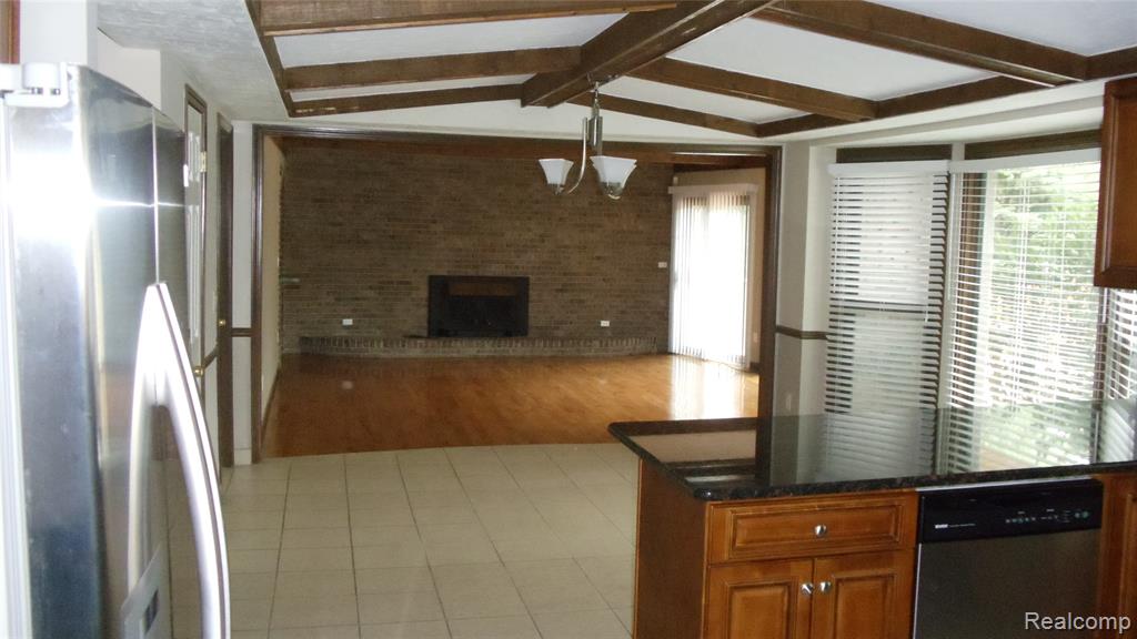 396 Shellbourne Drive, Rochester Hills, MI 48309 — Photo 6