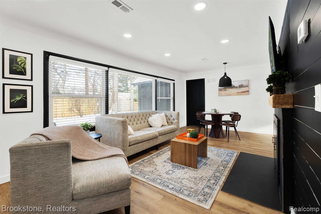 16046 W 13 Mile Road, Beverly Hills, MI 48025 — Photo 5