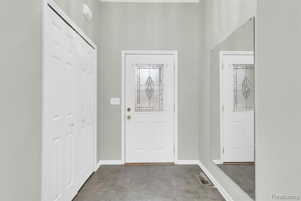 4039 Stoney Creek Drive, Fort Gratiot, MI 48059 — Photo 7