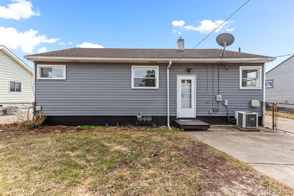 1251 CLARITA Street, Ypsilanti, MI 48198 — Photo 5