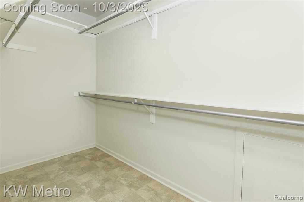 435 Thornridge Court, Rochester Hills, MI 48307 — Photo 29