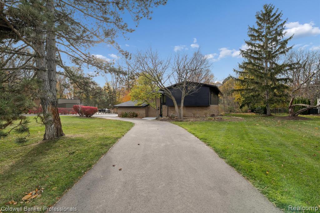 18275 Edenderry Street, Northville, MI 48168 — Photo 2