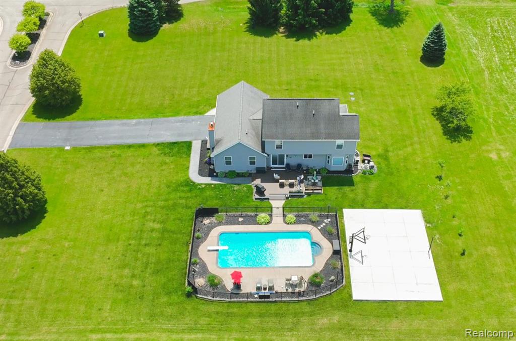 5015 LINDEMERE Drive, Fowlerville, MI 48836 — Photo 41