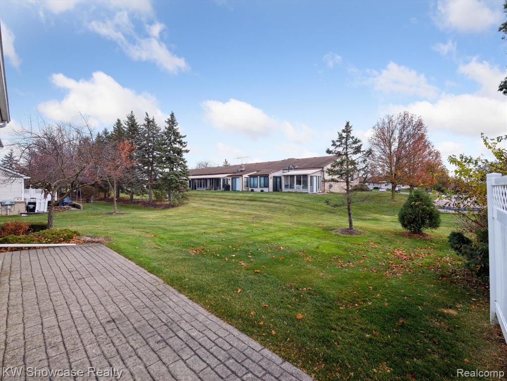61011 EVERGREEN, South Lyon, MI 48178 — Photo 49