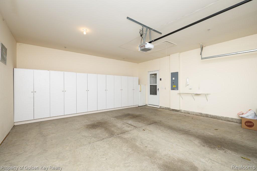 1160 Abbey Court, Westland, MI — Photo 4