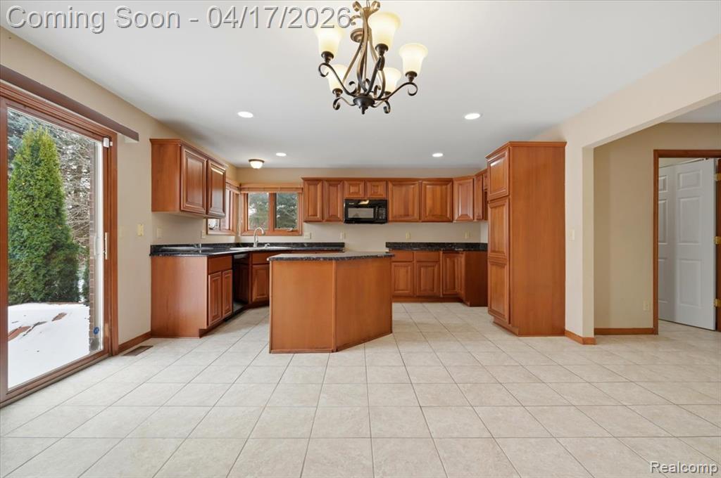 21797 Ambassador Drive, Macomb, MI 48044 — Photo 18
