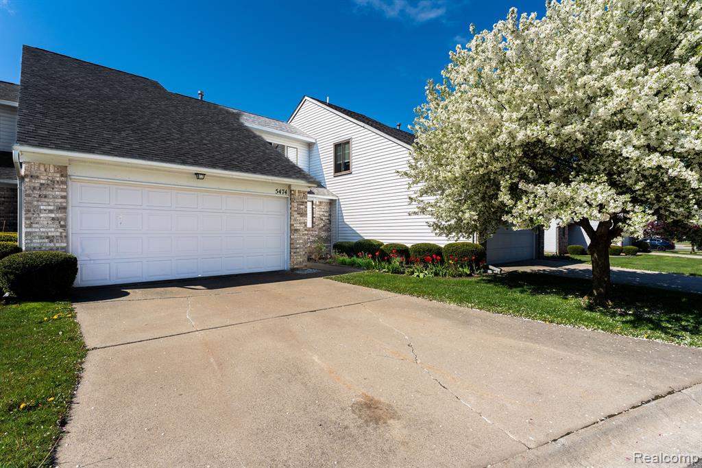 5474 COUNTRY HEARTH Lane, Grand Blanc, MI 48439 — Photo 2