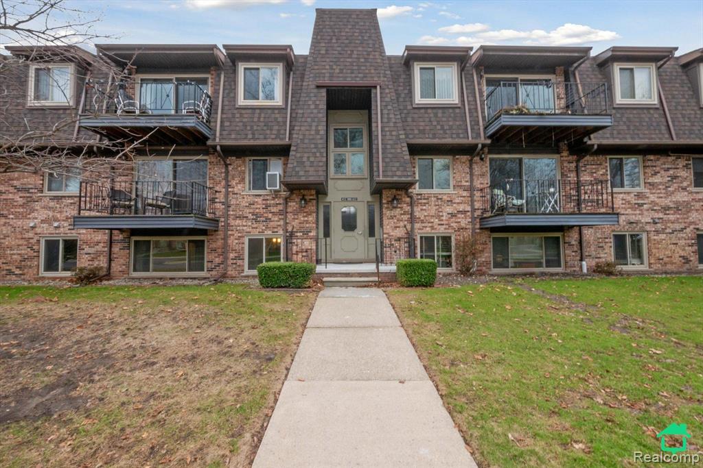 412 Riviera Drive, Saint Clair Shores, MI 48080 — Photo 8