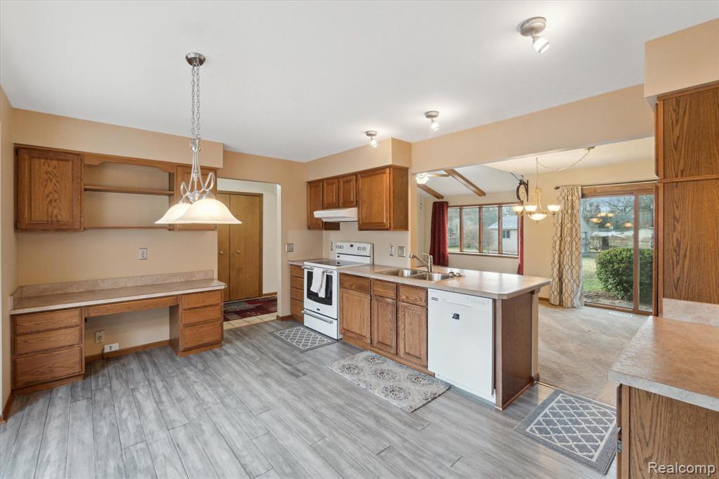 9400 ENGLISHMAN Drive, Fenton, MI 48430 — Photo 10