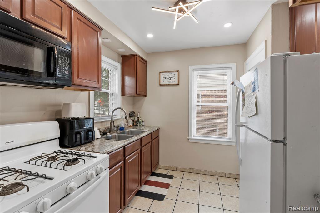 9615 W Parkway Street, Redford, MI 48239 — Photo 9