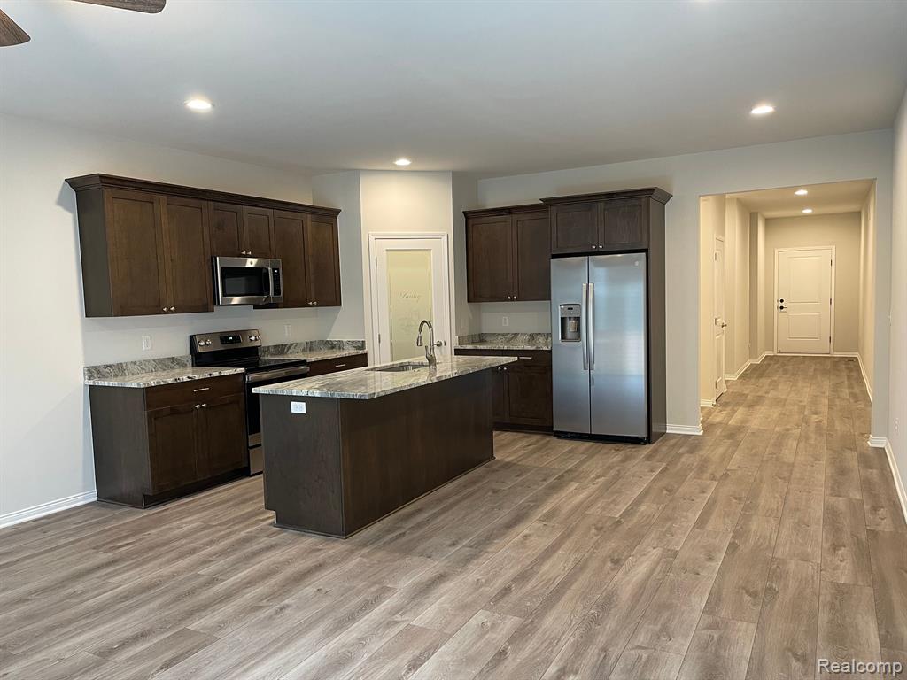 4156 SECLUDED PINES DR, Sterling Heights, MI 48314 — Photo 14