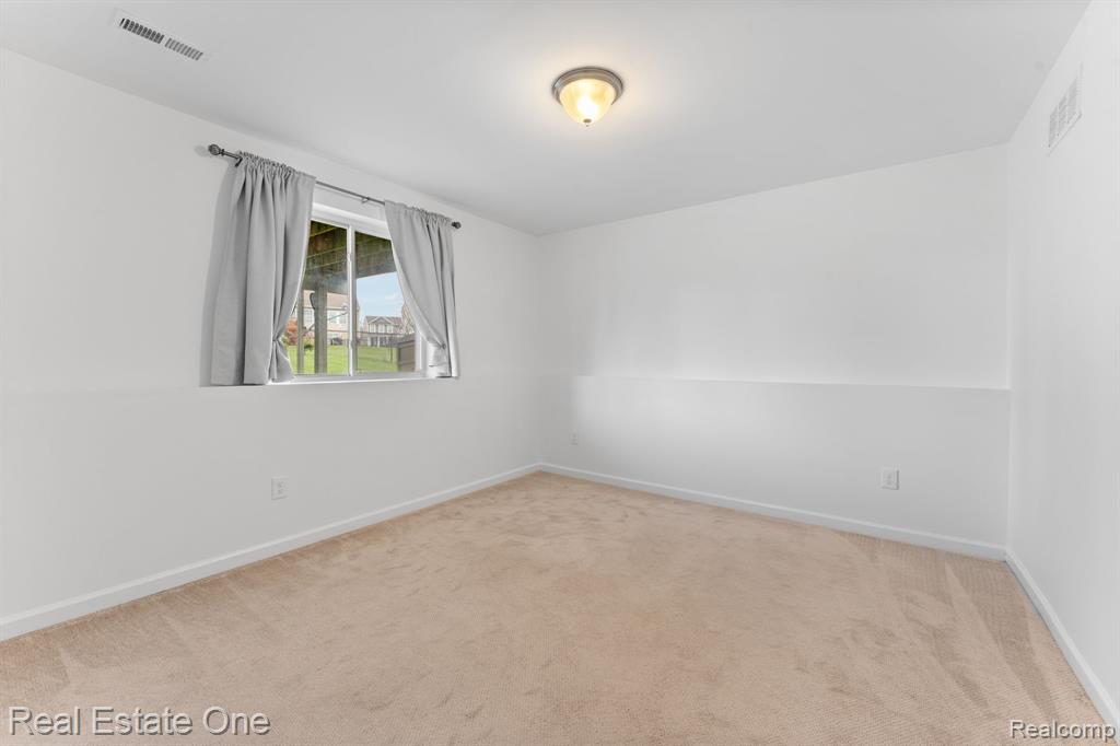 3513 Amber Oaks Drive, Howell, MI 48855 — Photo 32