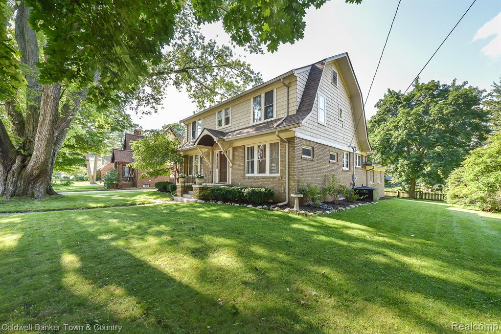 725 E GRAND RIVER Avenue, Fowlerville, MI 48836 — Photo 2