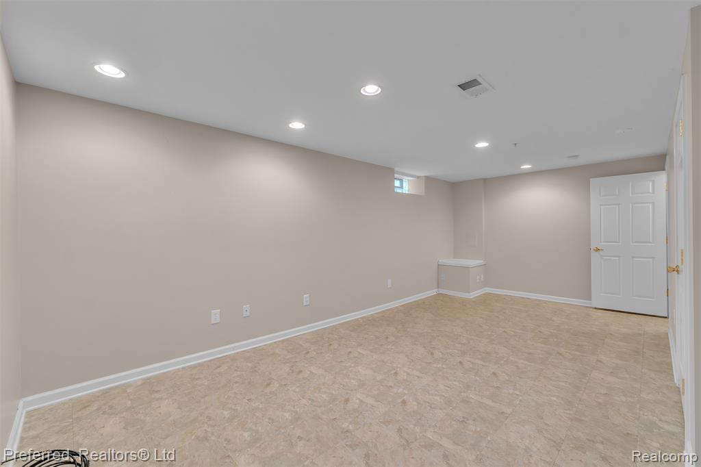 635 Constitution Street, Canton, MI 48188 — Photo 29