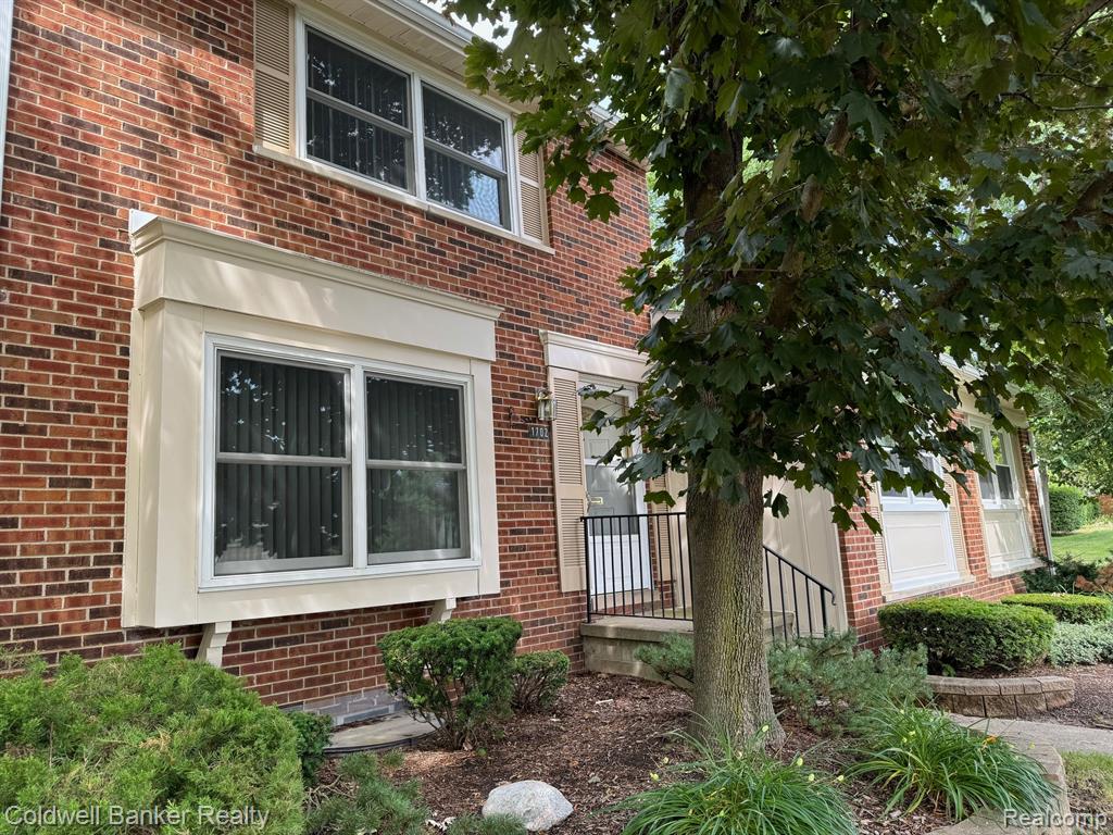 1702 BRENTWOOD Drive, Troy, MI 48098 — front exterior