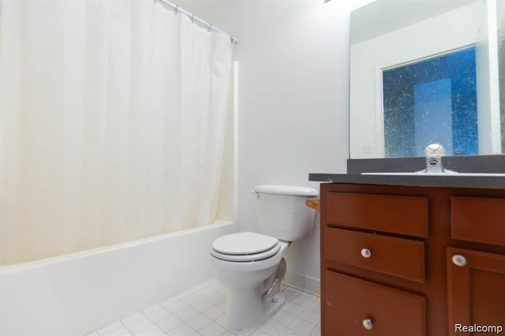 38492 SARATOGA Circle, Farmington Hills, MI 48331 — Photo 21