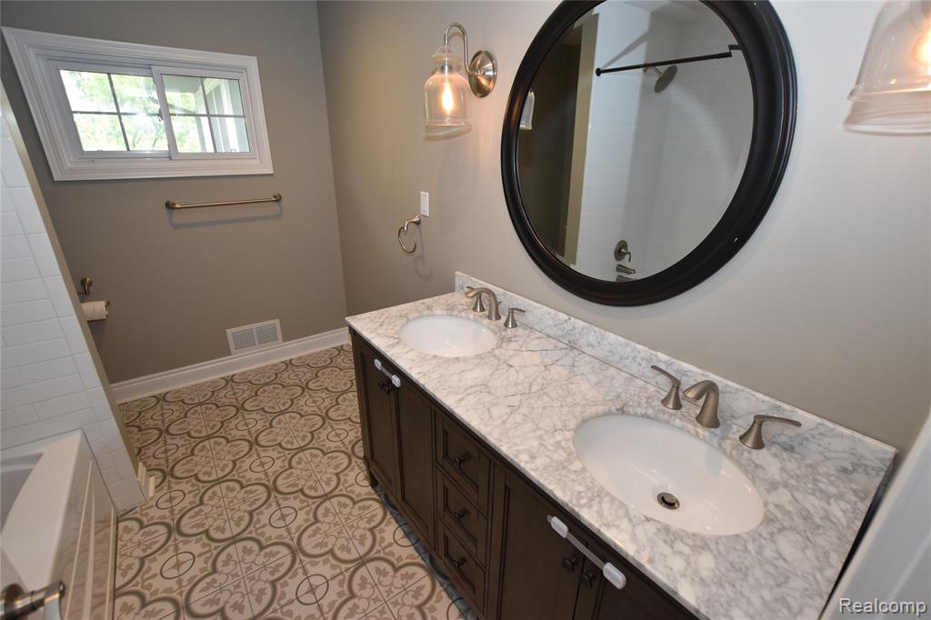 9497 Ellis Road, Clarkston, MI 48348 — Photo 13
