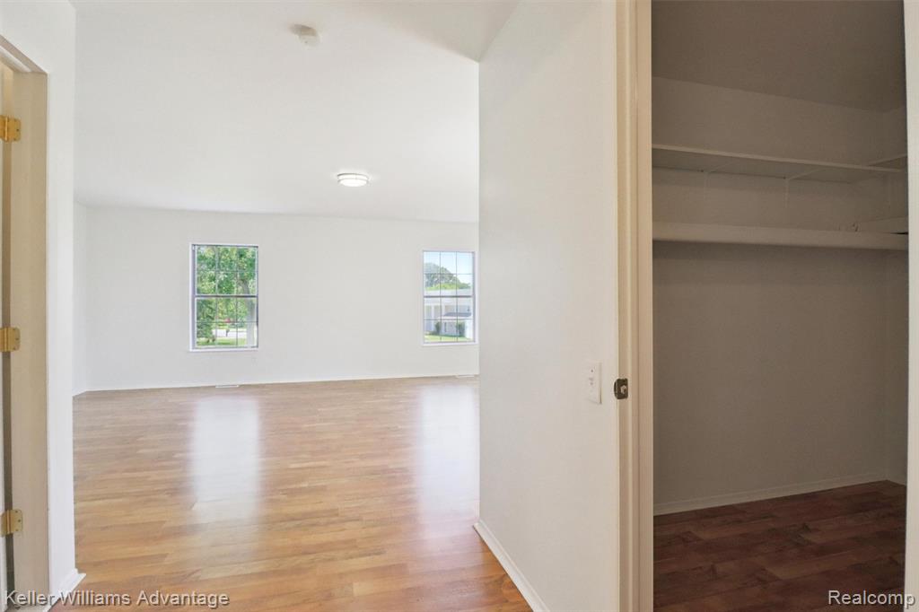 5262 Kingsfield Drive, West Bloomfield, MI — Photo 27