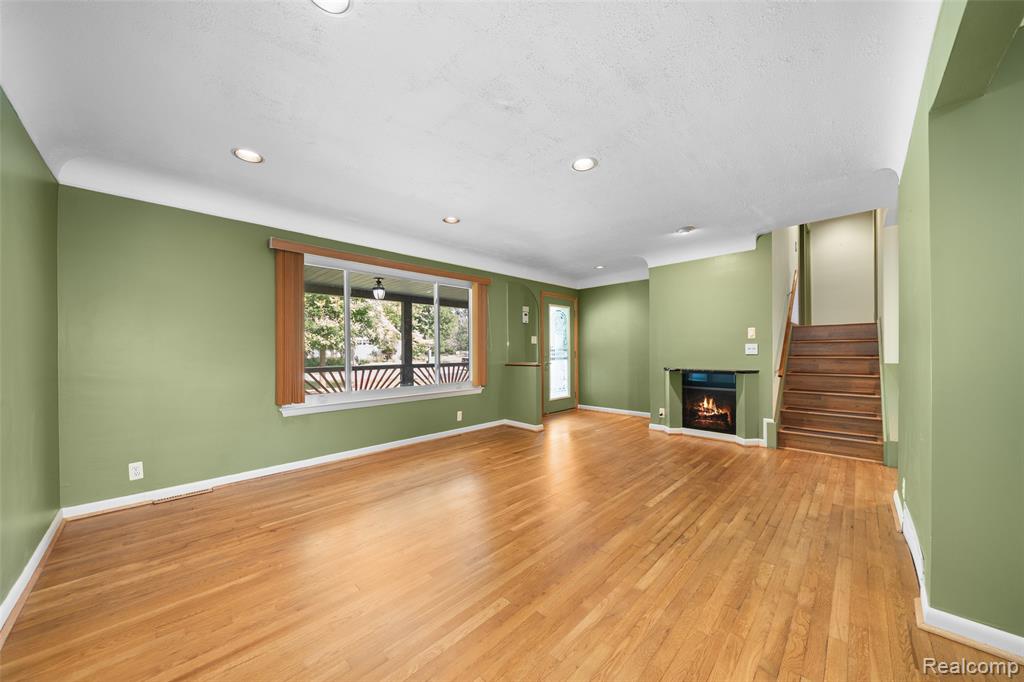 545 Woodbridge Circle, Waterford, MI 48327 — Photo 7