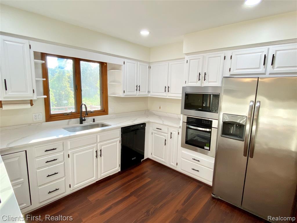 7233 OAKWOOD Drive, West Bloomfield, MI — Photo 10