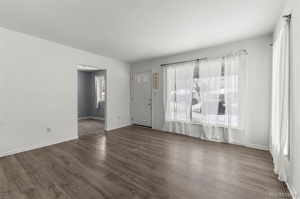 4421 Edgewood Street, Dearborn Heights, MI 48125 — Photo 9