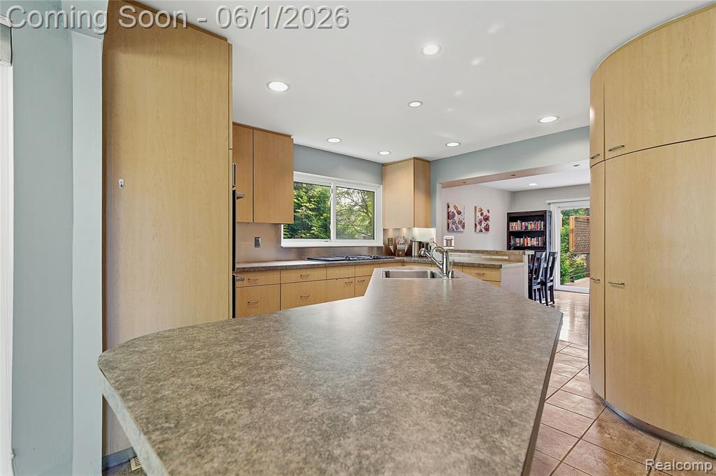 5389 Fox Ridge Circle, West Bloomfield, MI — Photo 9