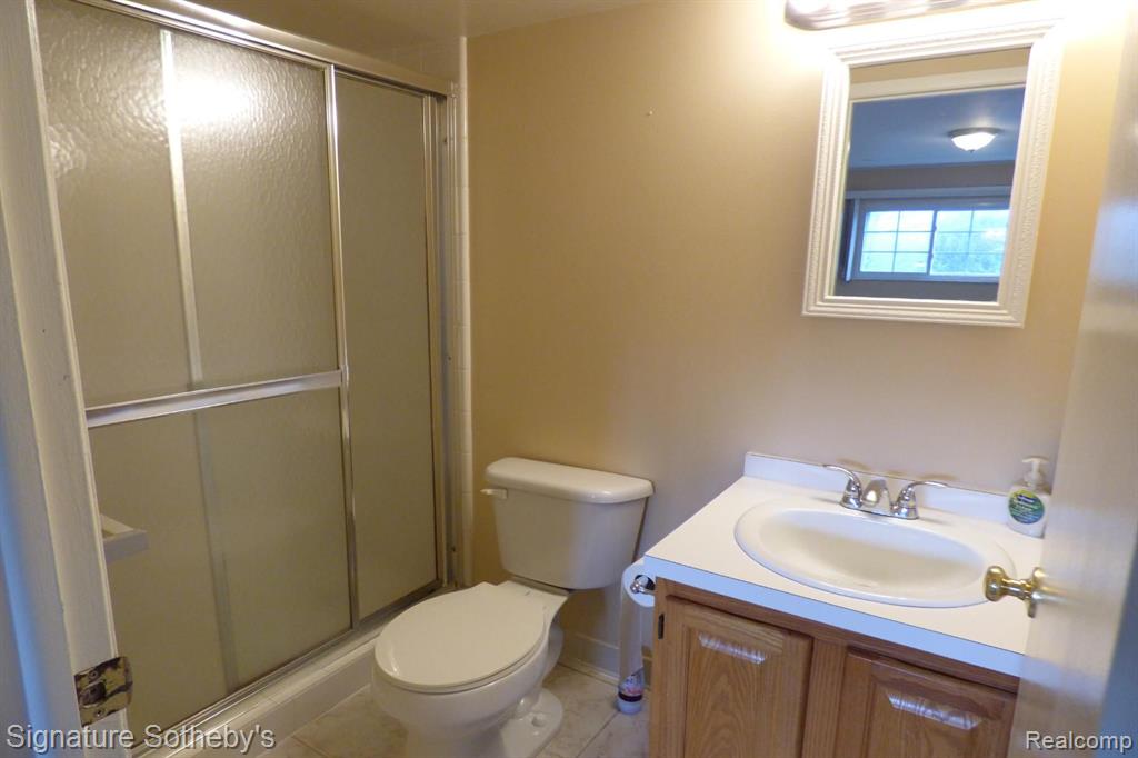 640 E FOX HILLS Drive, Bloomfield Hills, MI 48304 — Photo 14