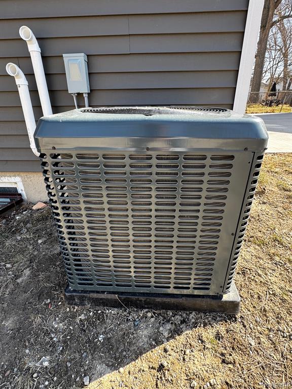 520 E EVELYN Avenue, Hazel Park, MI 48030 — Photo 46