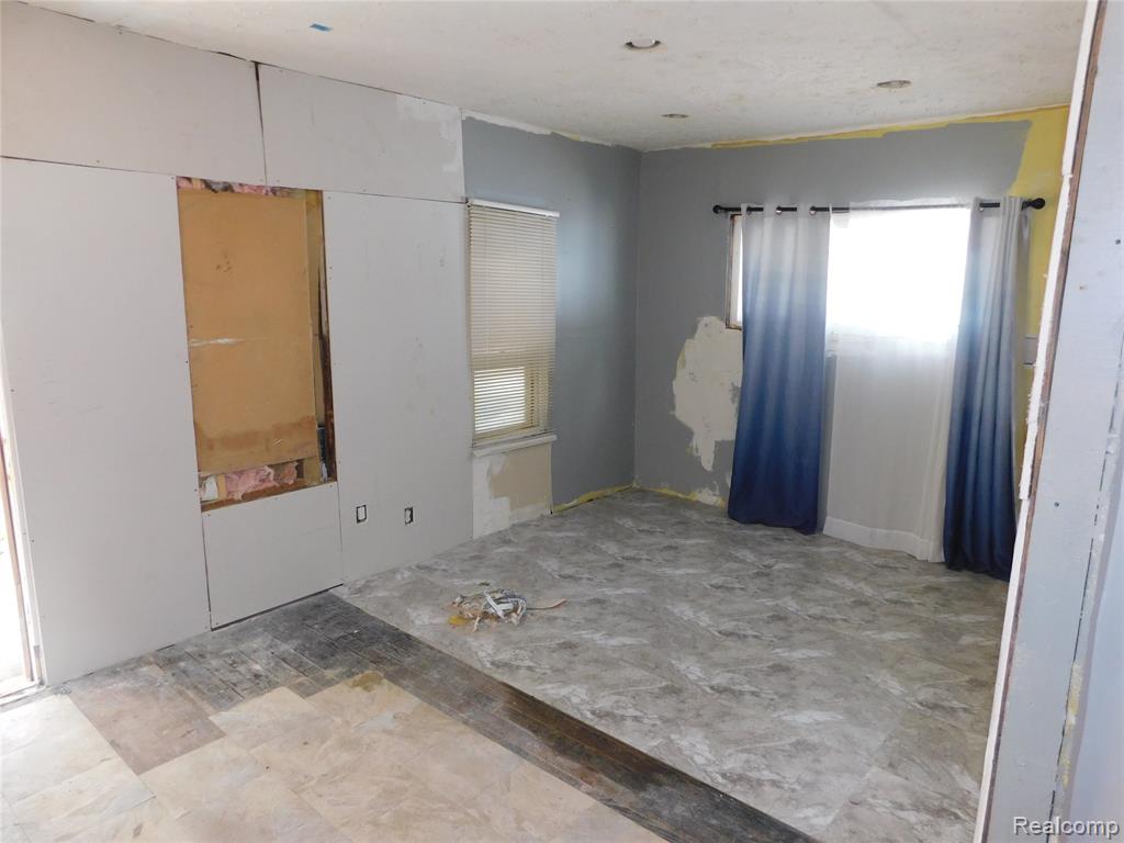 913 Davis Street, Flint, MI 48503 — Photo 4