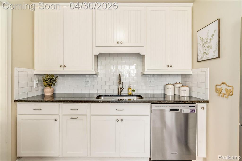 48132 Colony Farm Circle, Plymouth, MI 48170 — Photo 17