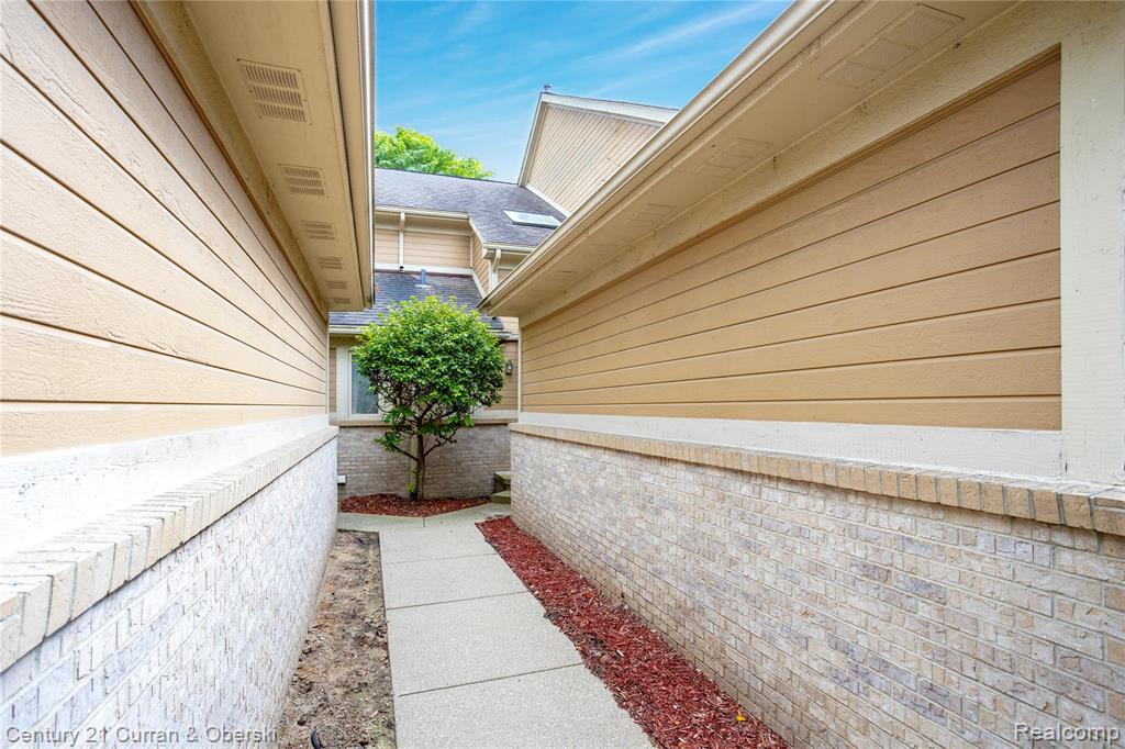 9429 Westwind Drive, Livonia, MI 48150 — Photo 2