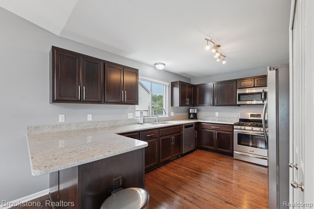 7422 S Village Drive, Clarkston, MI — Photo 16