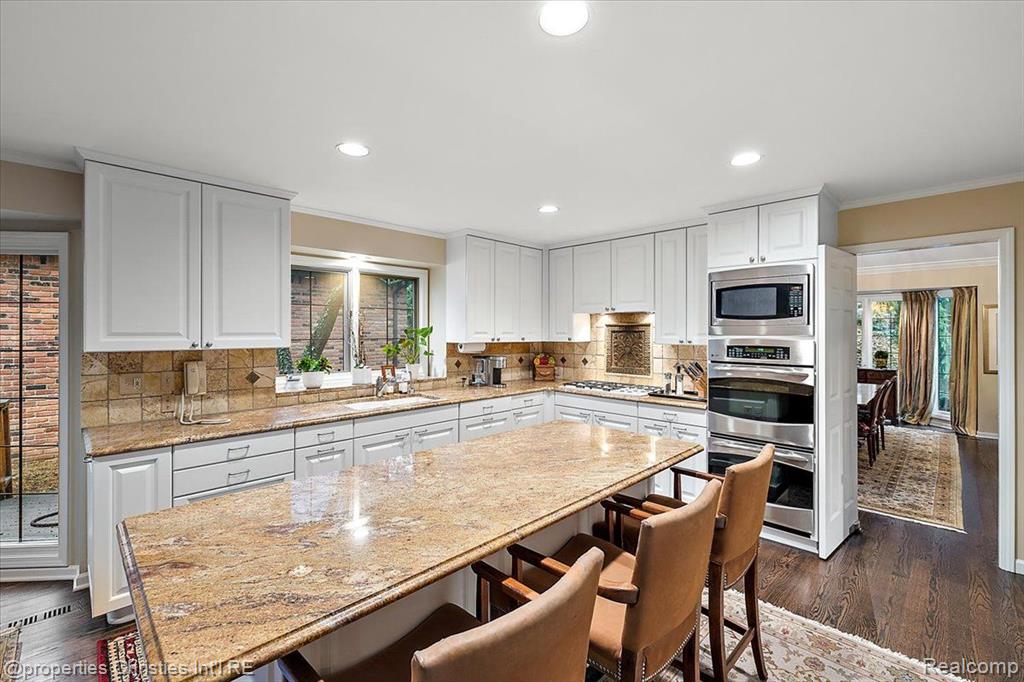 5579 Pine Brooke Court, Bloomfield Hills, MI 48304 — Photo 12