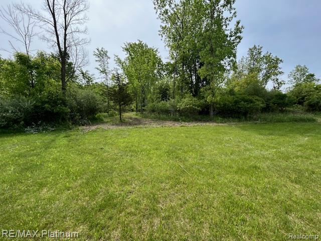 VL Faussett, Fenton, MI 48430 — Photo 2