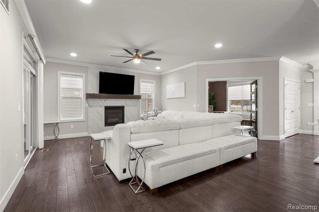 8615 Greendale Drive, Sterling Heights, MI 48312 — Photo 9