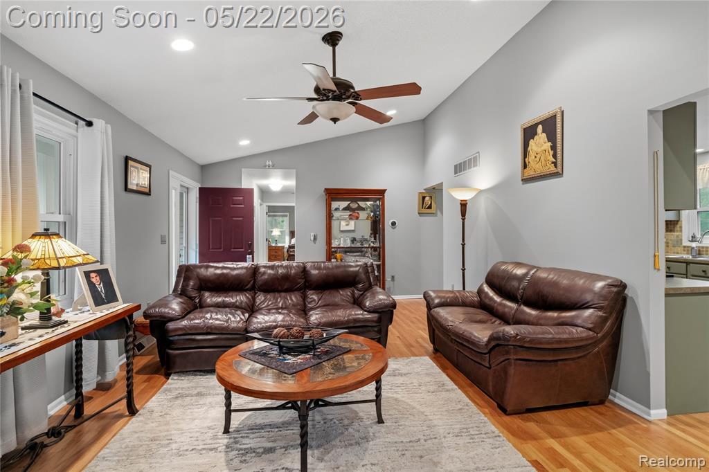 542 Tracey Lane, Brighton, MI 48114 — Photo 8