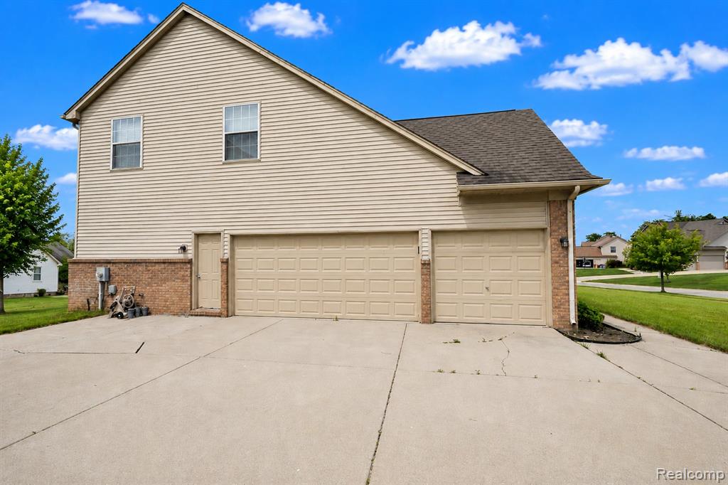 4890 Spring Meadow Drive, Clarkston, MI 48348 — Photo 22