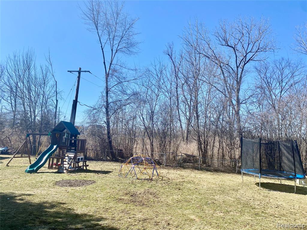 24816 Pamela Street, Flat Rock, MI 48134 — Photo 31