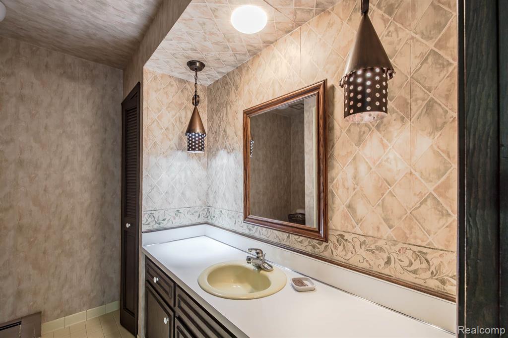 6674 Balmoral Terrace, Clarkston, MI — Photo 41