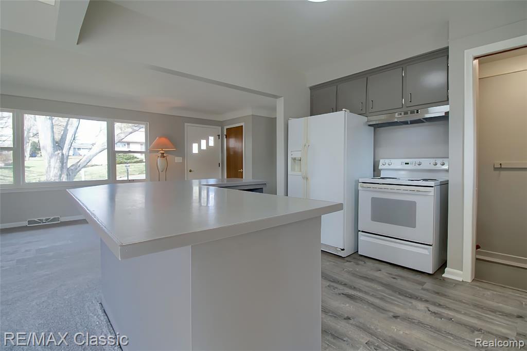 5155 Daron Lane, West Bloomfield, MI 48324 — Photo 10