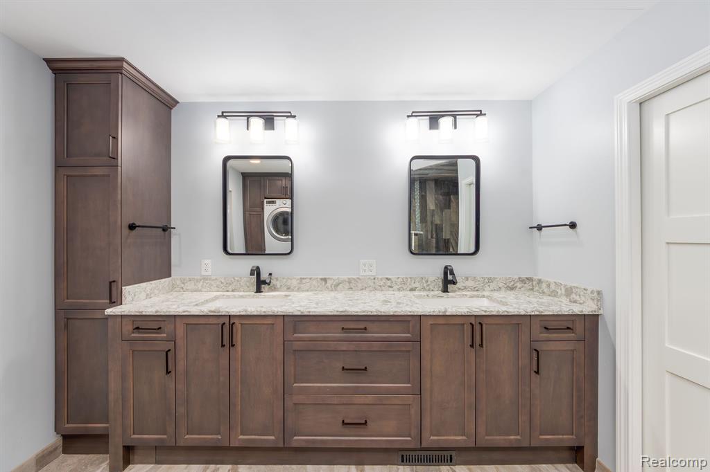 8484 SADDLEWOOD Drive, Brighton, MI 48116 — Photo 19