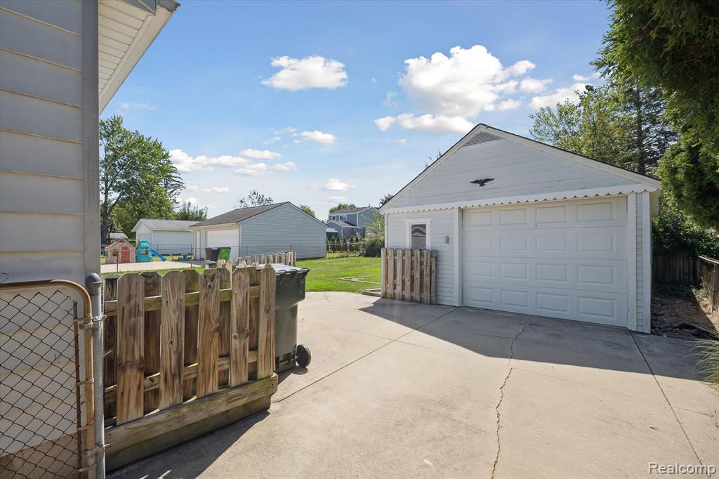 429 Cambridge Avenue, South Lyon, MI 48178 — Photo 29