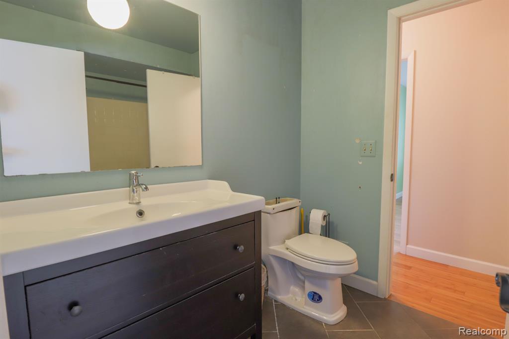 1816 SHIRE, Royal Oak, MI 48073 — Photo 18