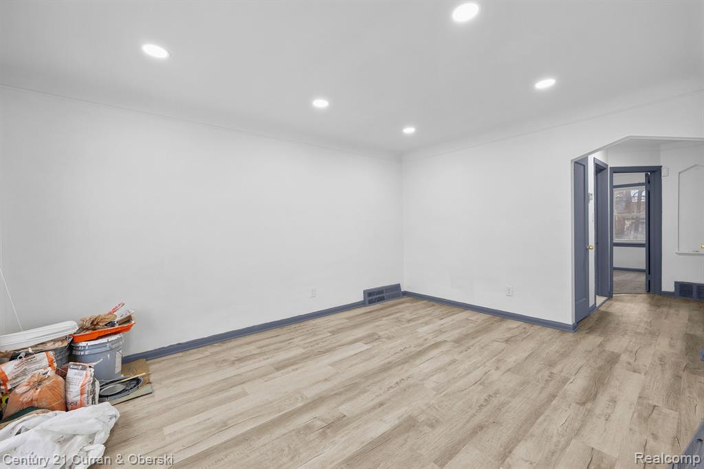 8841 WHITCOMB Street, Detroit, MI 48228 — Photo 2