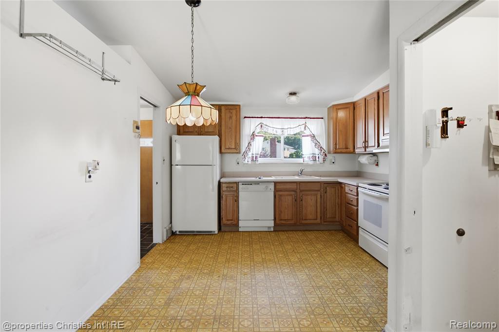 594 Provincetown Road, Auburn Hills, MI 48326 — Photo 7