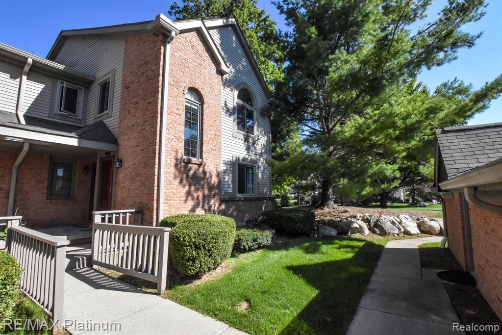 900 RIDGE, Brighton, MI 48116 — Photo 6